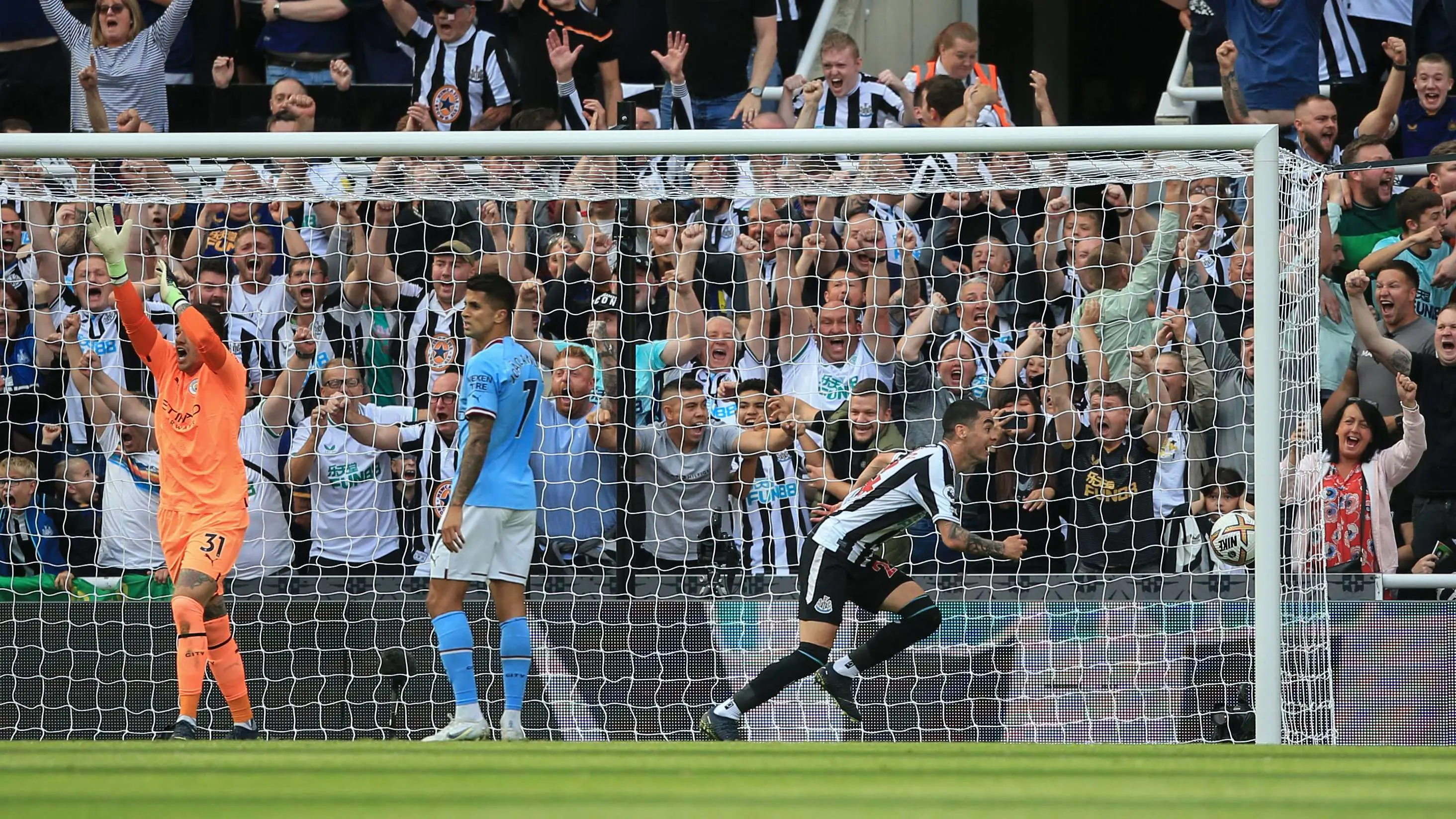 miguel-almiron-celebrates-man-city