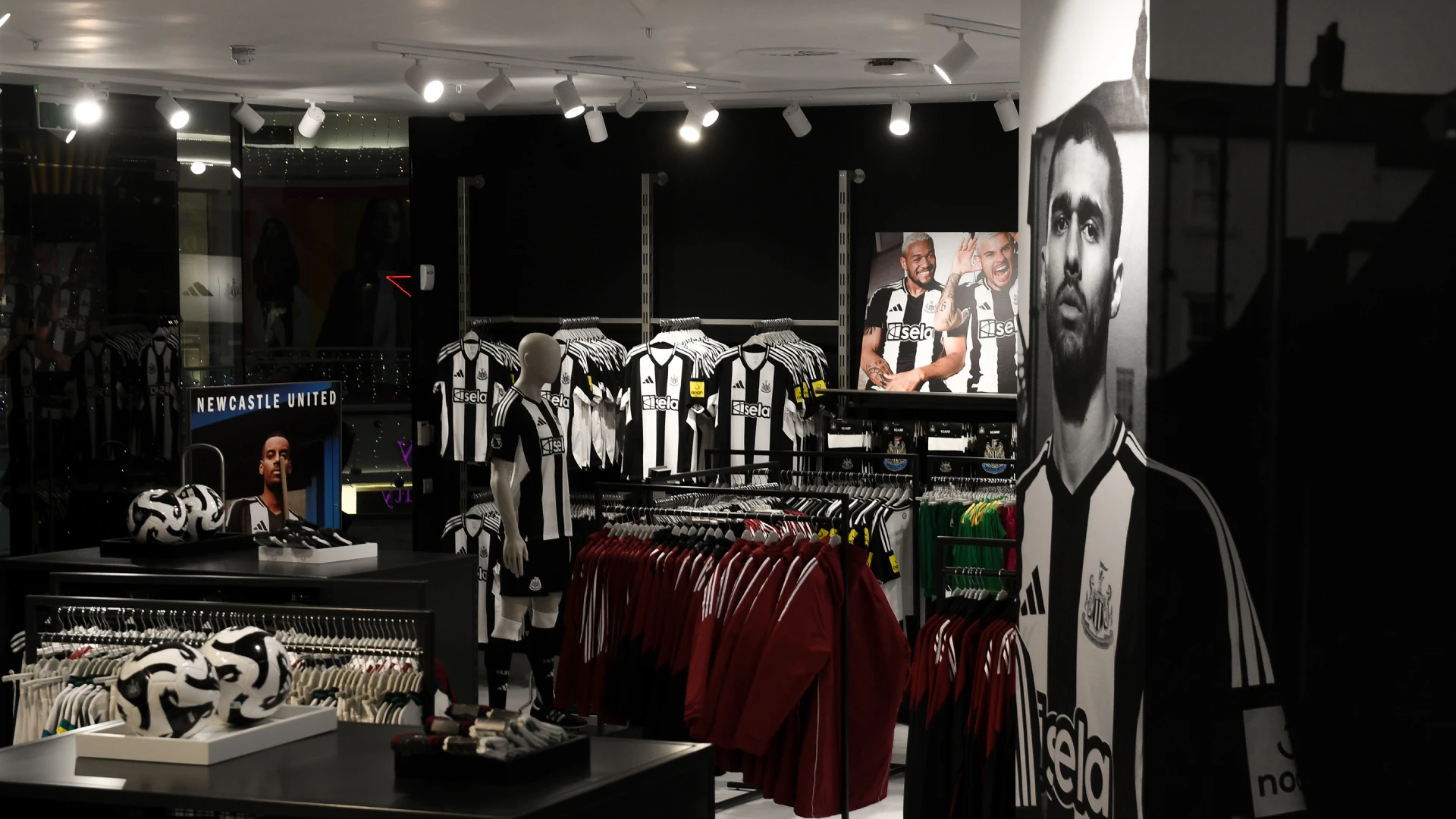 Metro Centre Store Gallery - Image 4