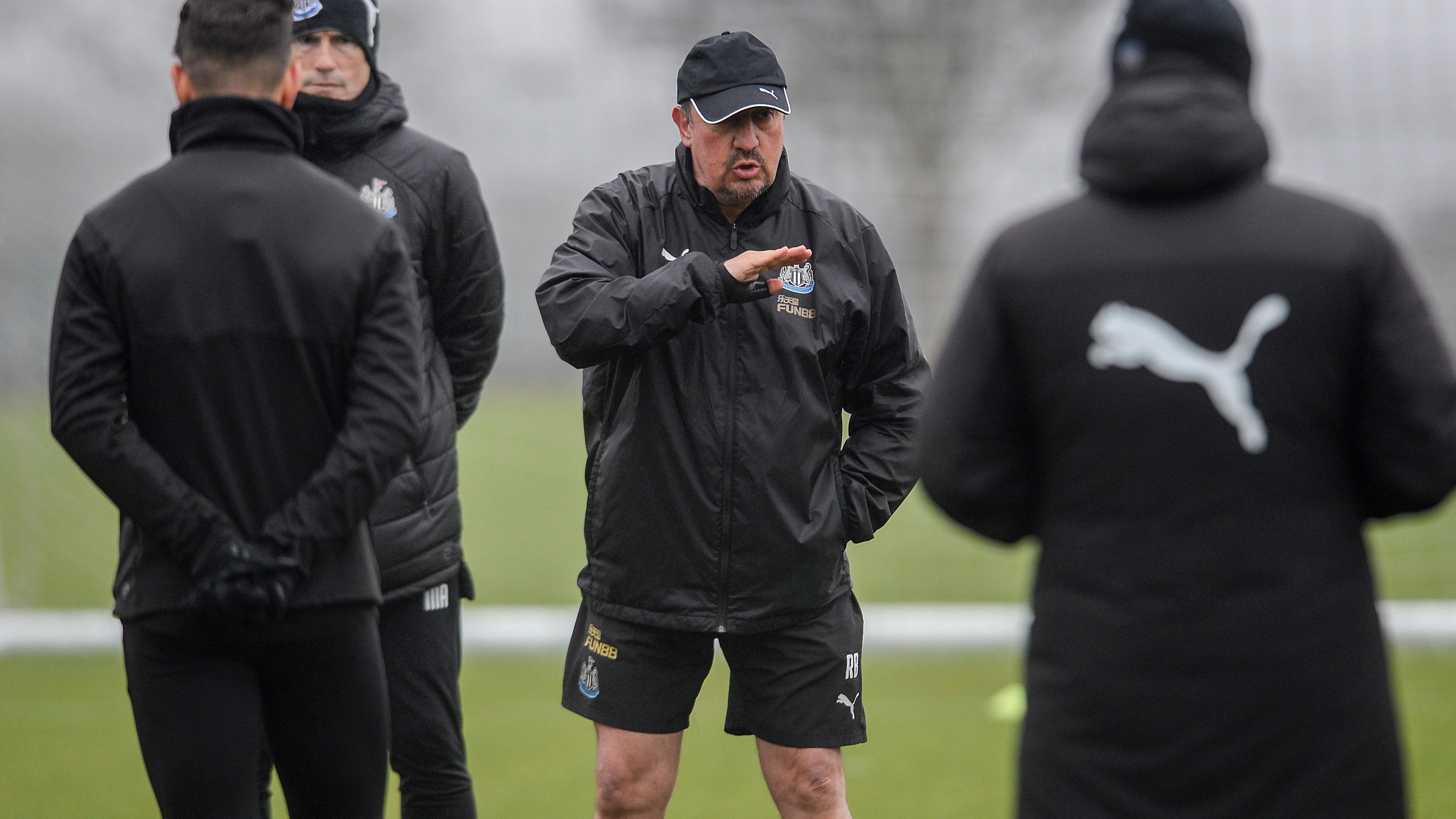 rafa-benitez-group-training