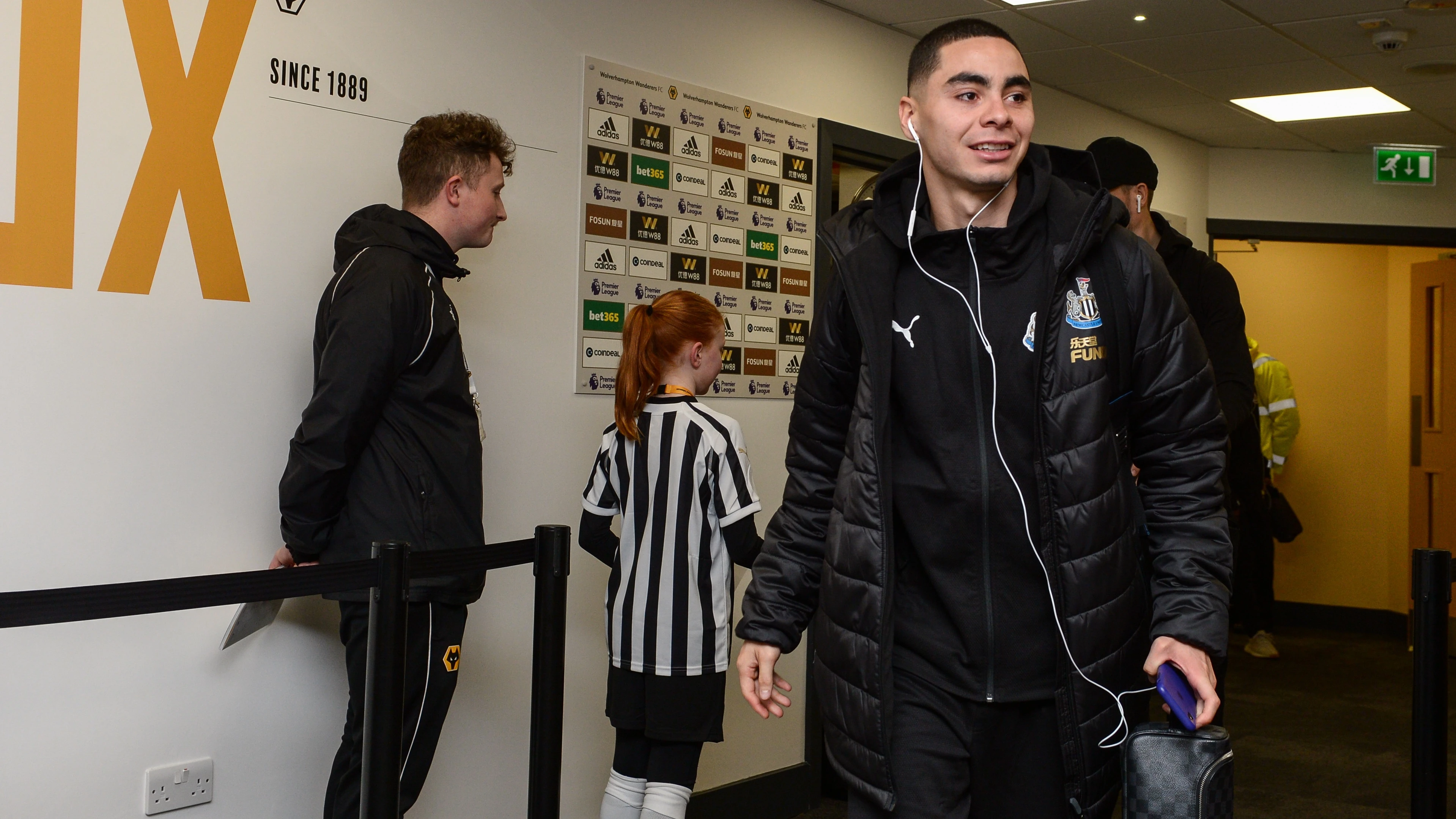 miguel-almiron-arrives-wolves