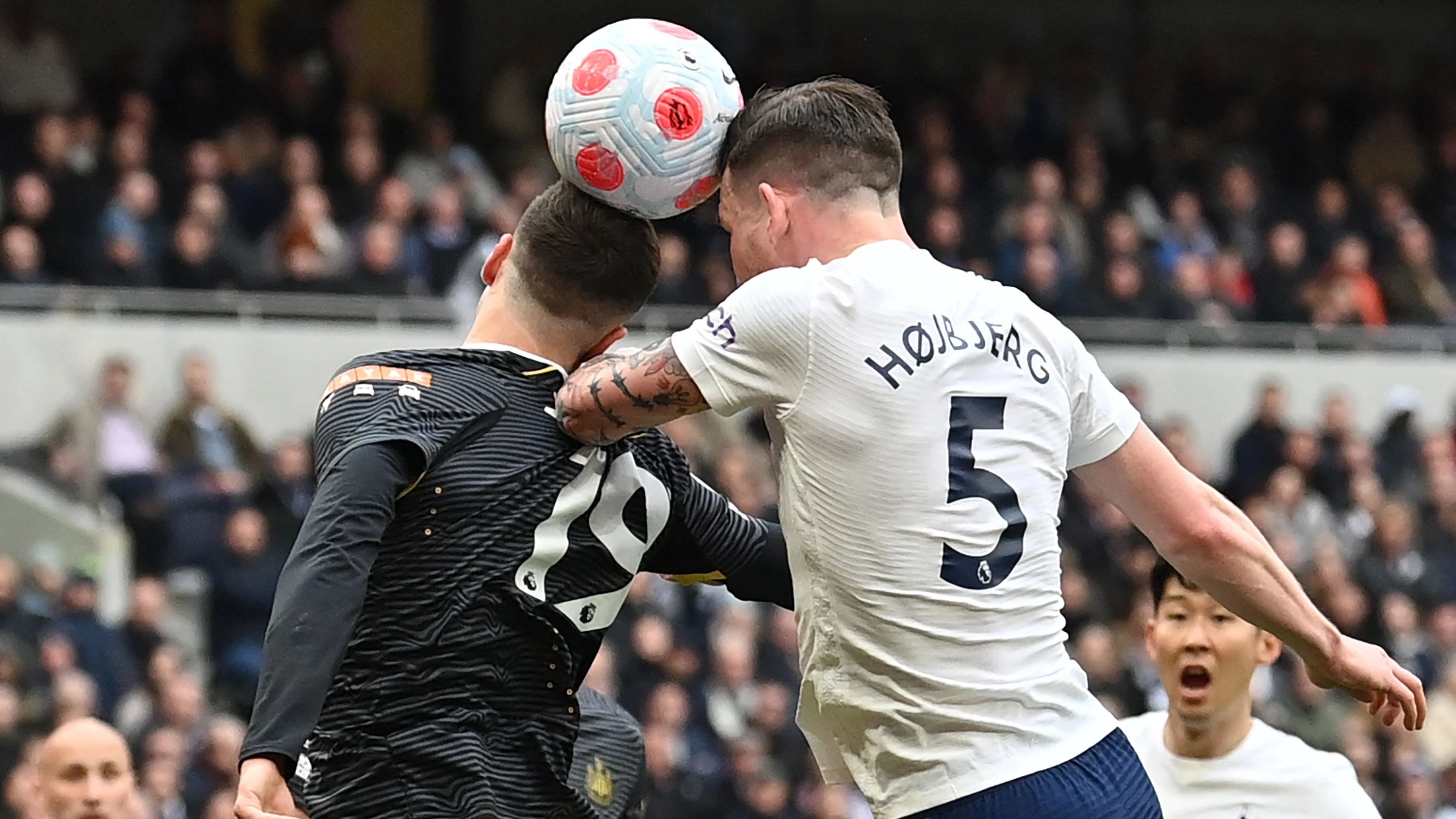 javier-manquillo-header-tottenham