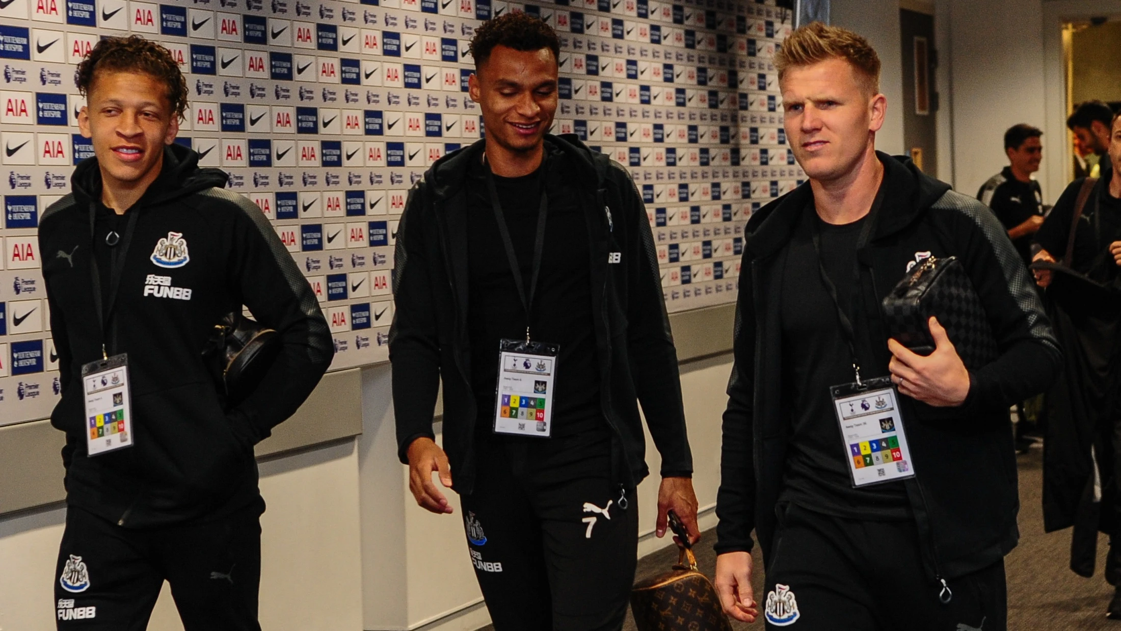 dwight-gayle-jacob-murphy-matt-ritchie-arrive-tottenham