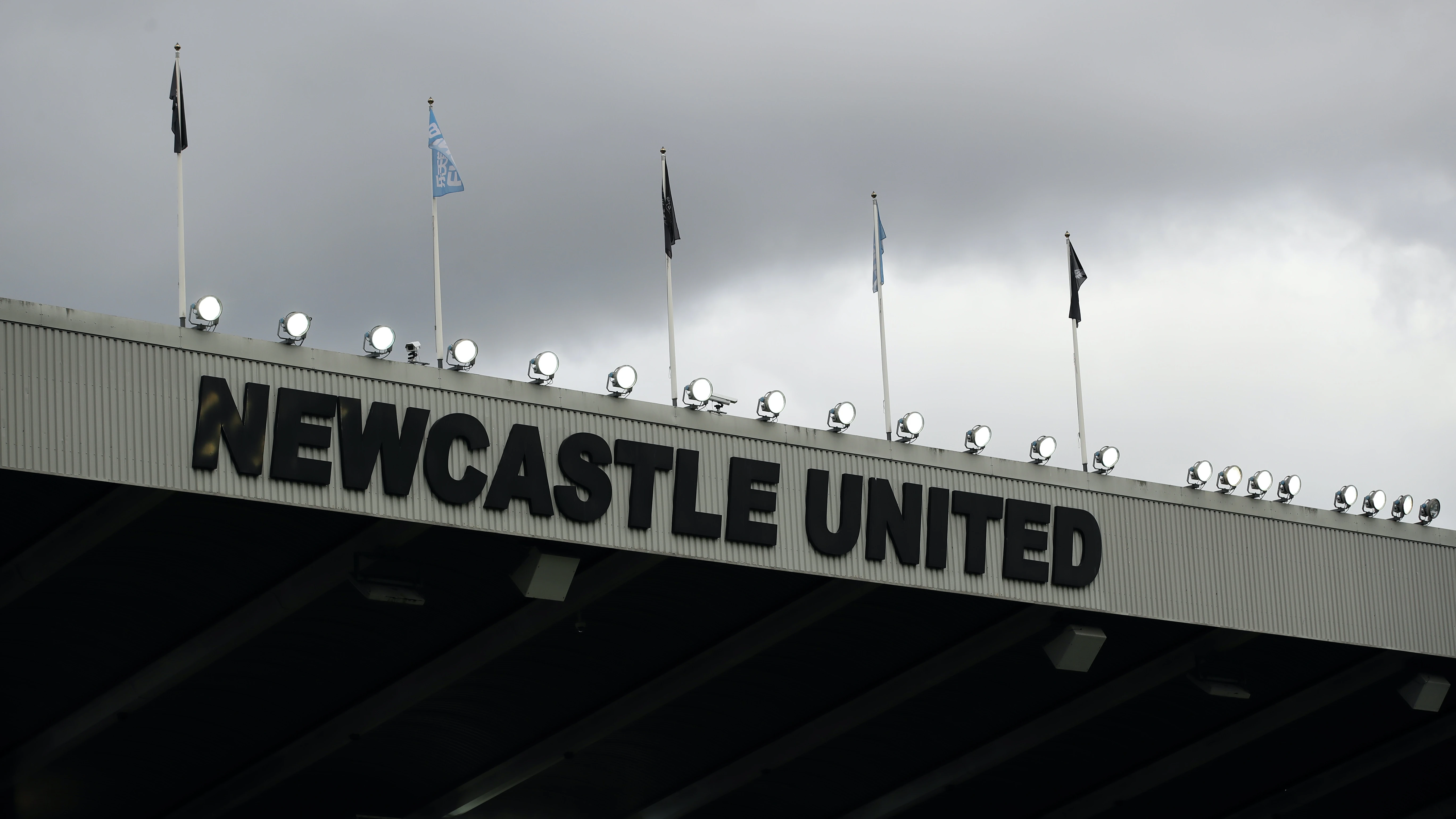 20221109-st-james-park-flags