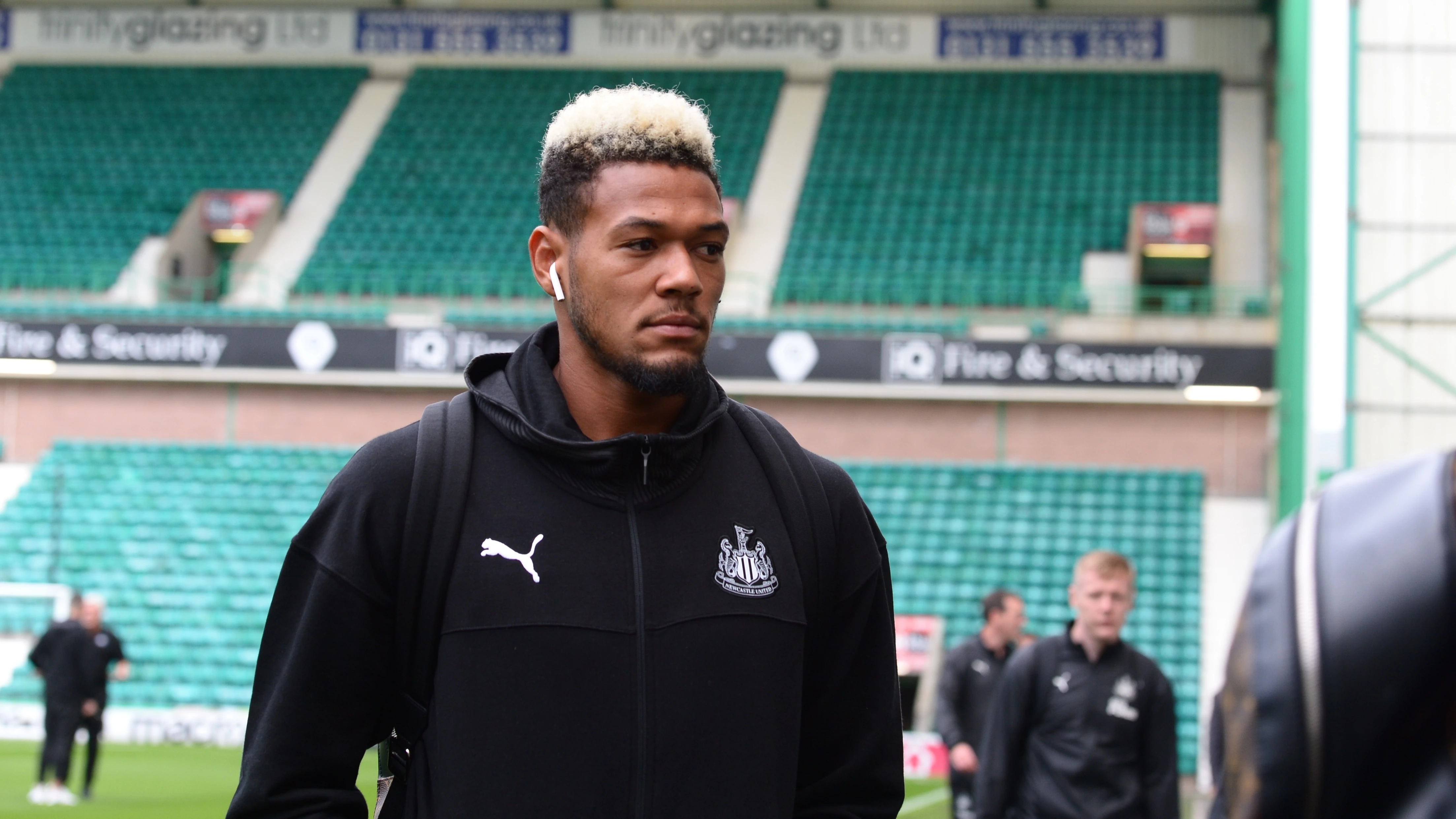 joelinton-arrives-hibernian