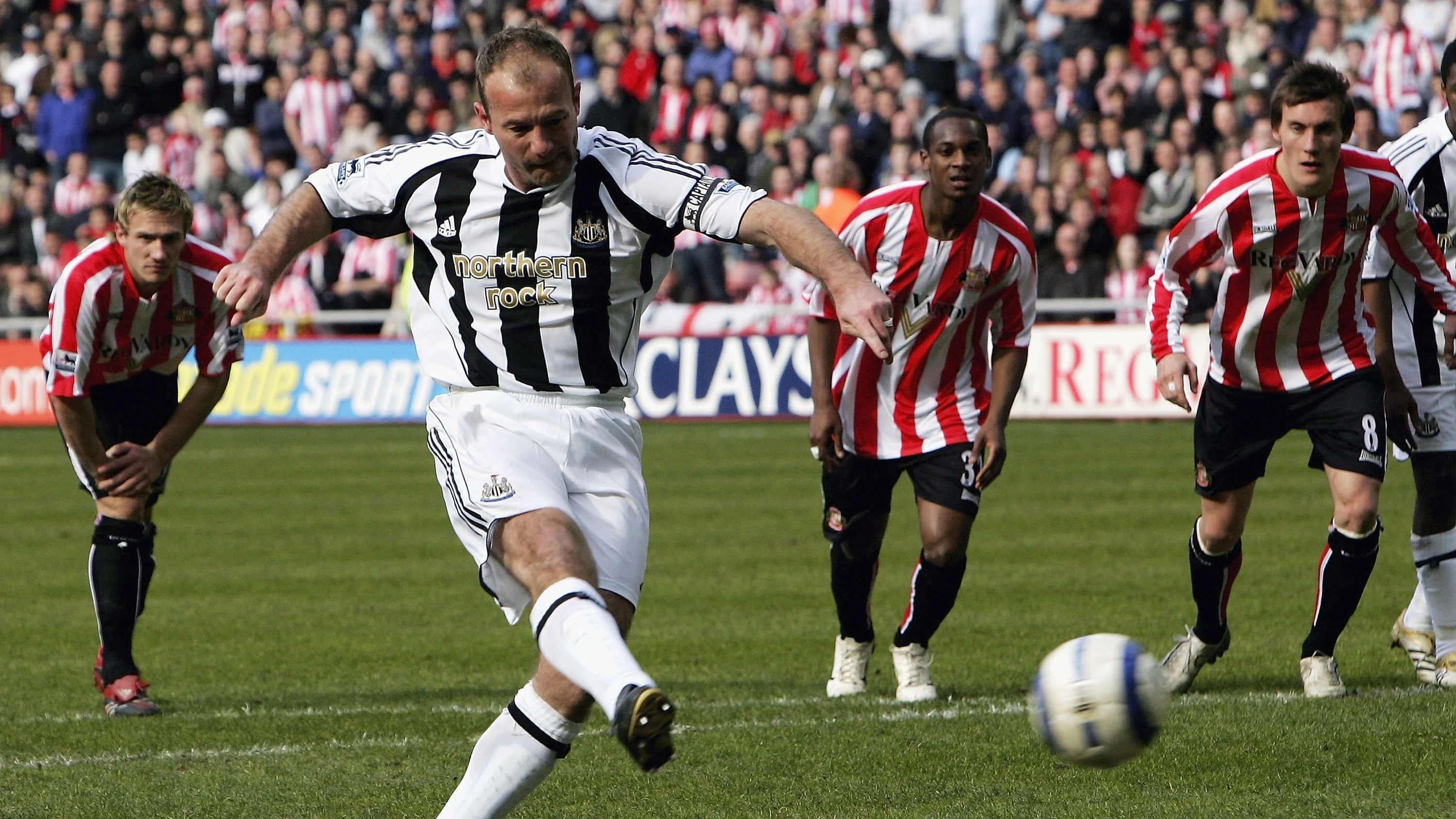 alan-shearer-scores-sunderland