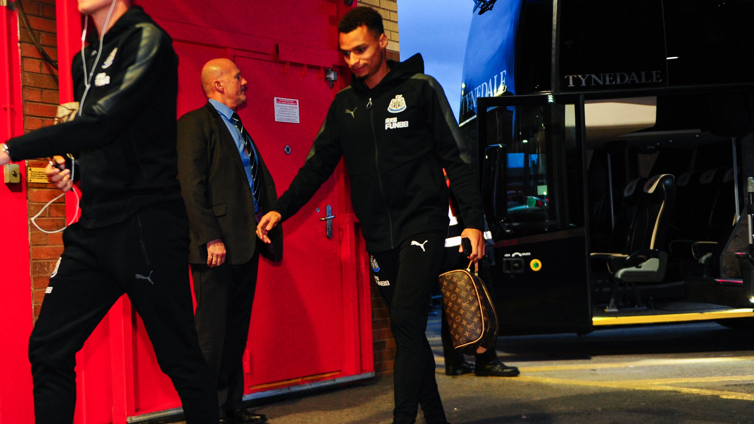 jacob-murphy-arrives-old-trafford