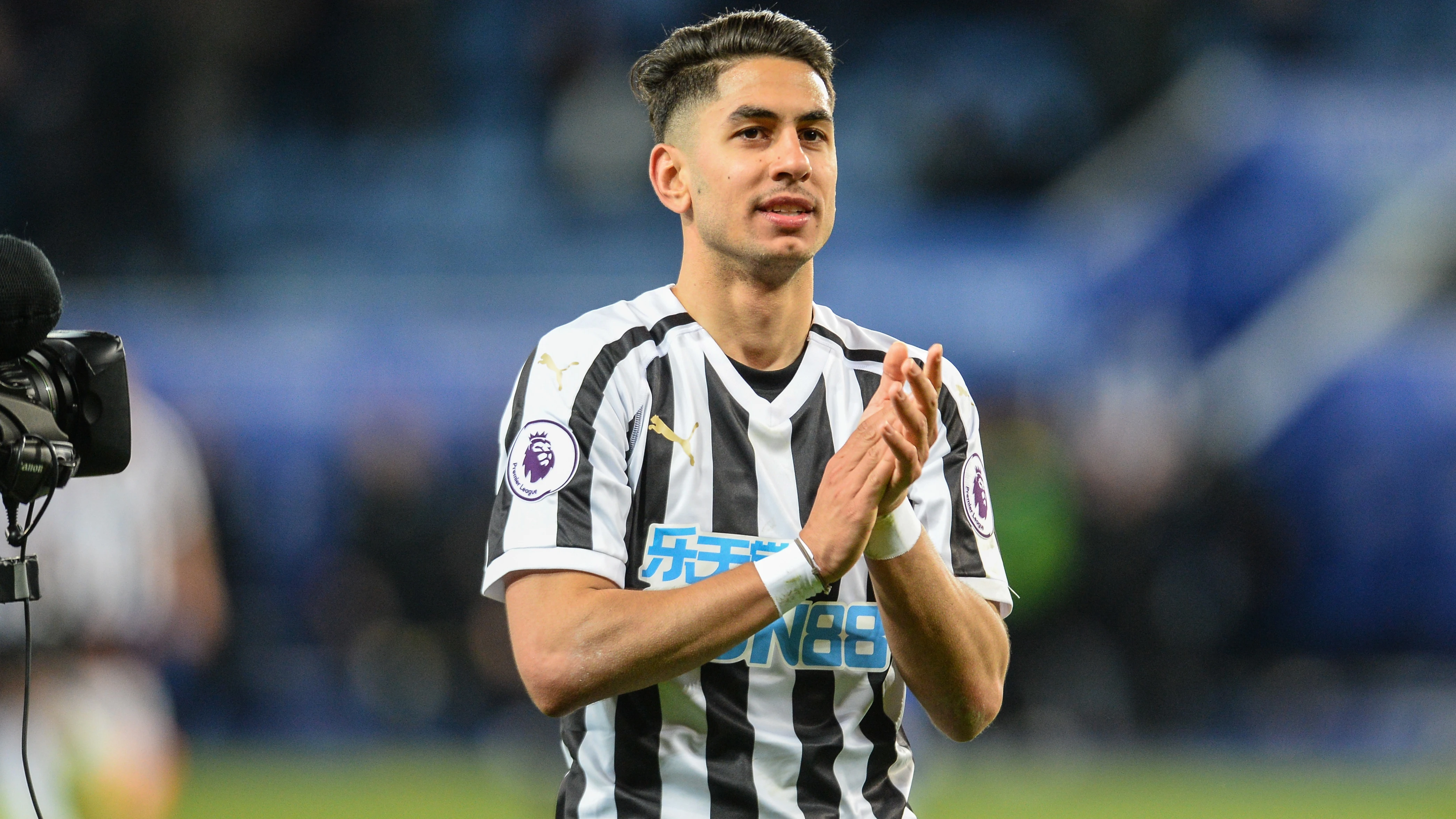 ayoze-perez-leicester-clap