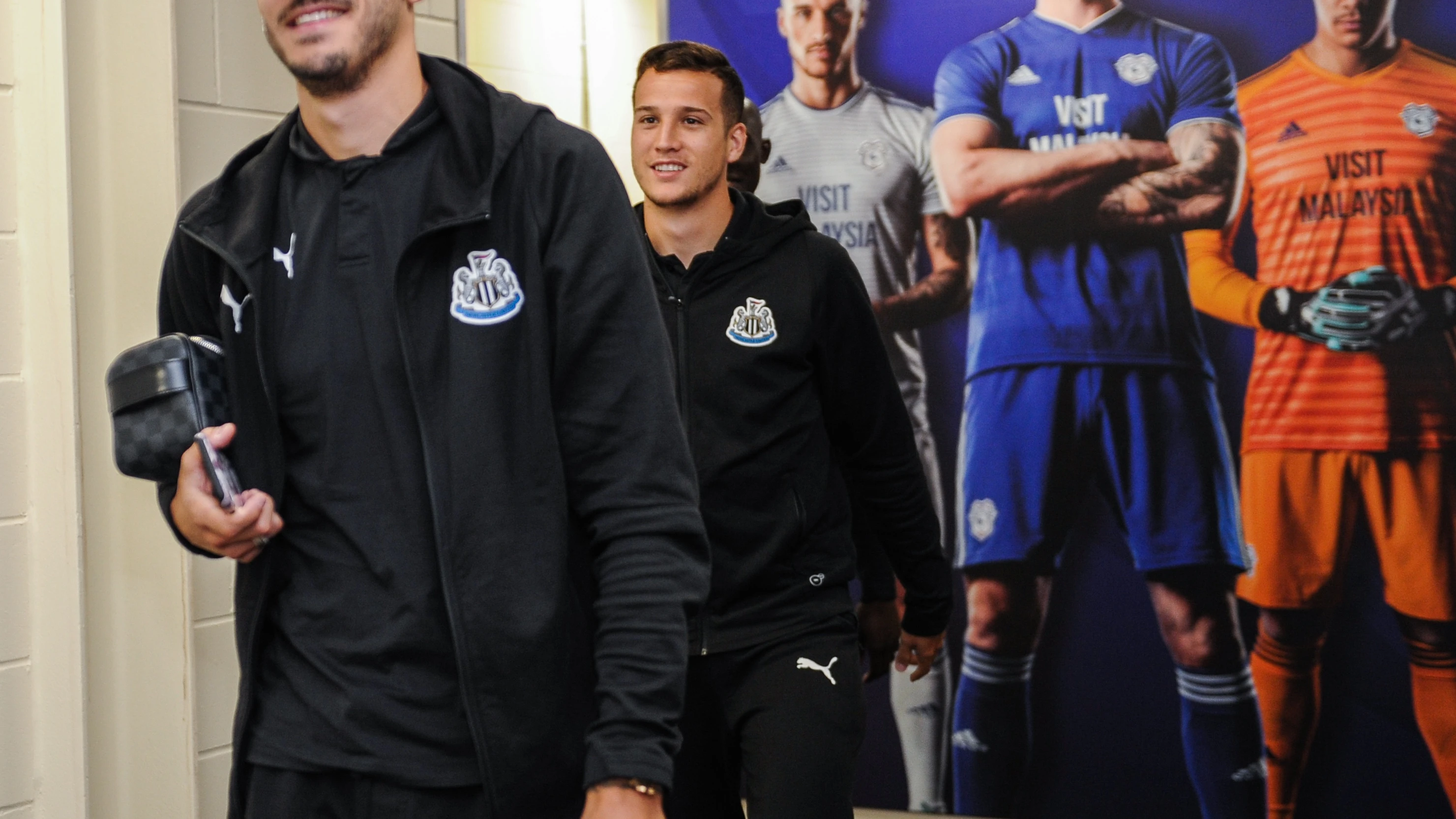 javier-manquillo-cardiff-arrivals