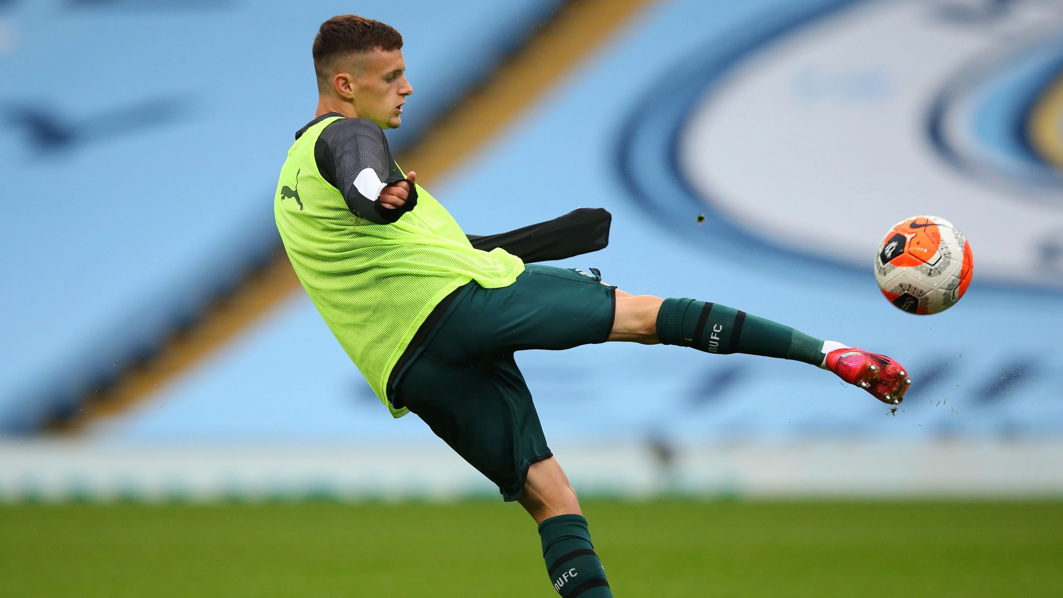 tom-allan-warm-up-man-city