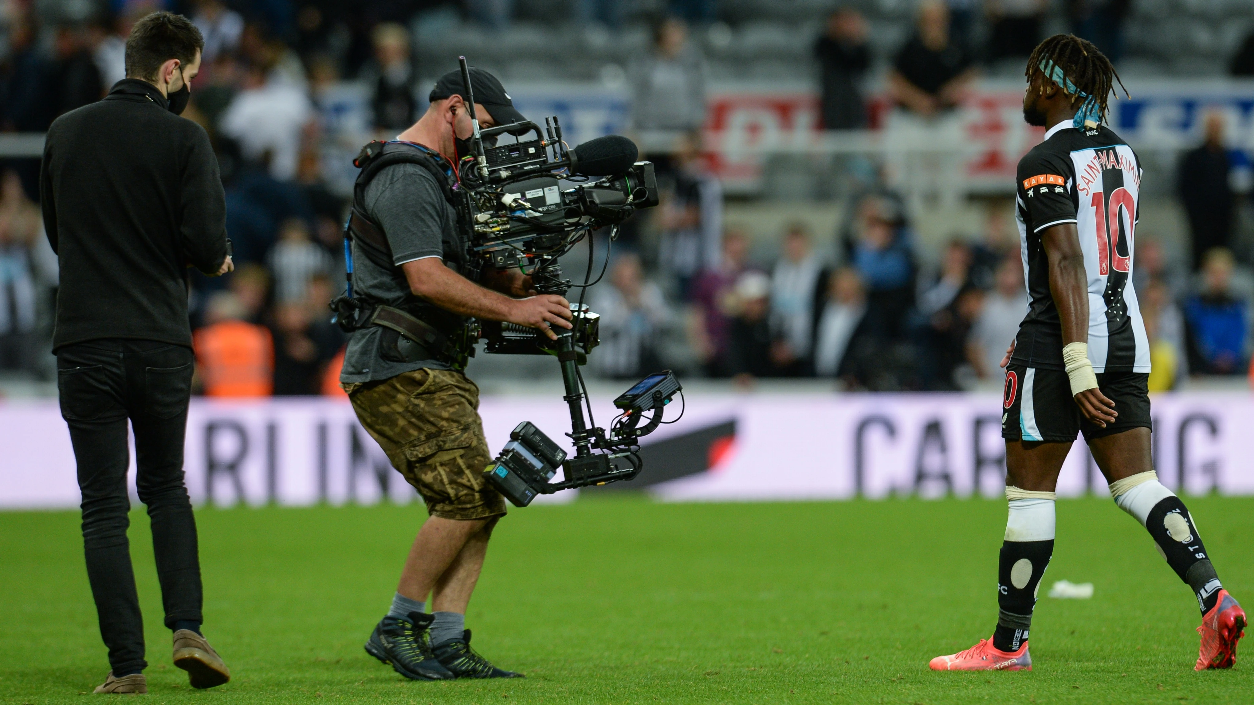 allan-saint-maximin-tv-camera