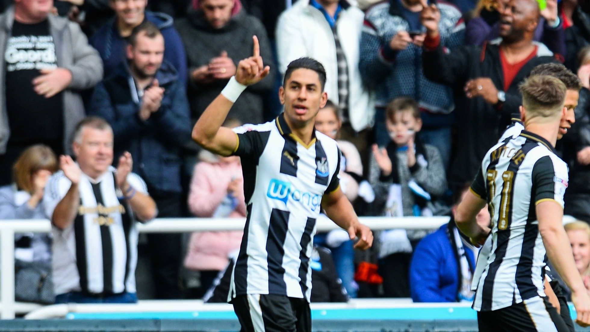 20161111-ayoze-perez-up-for-goal-of-the-month