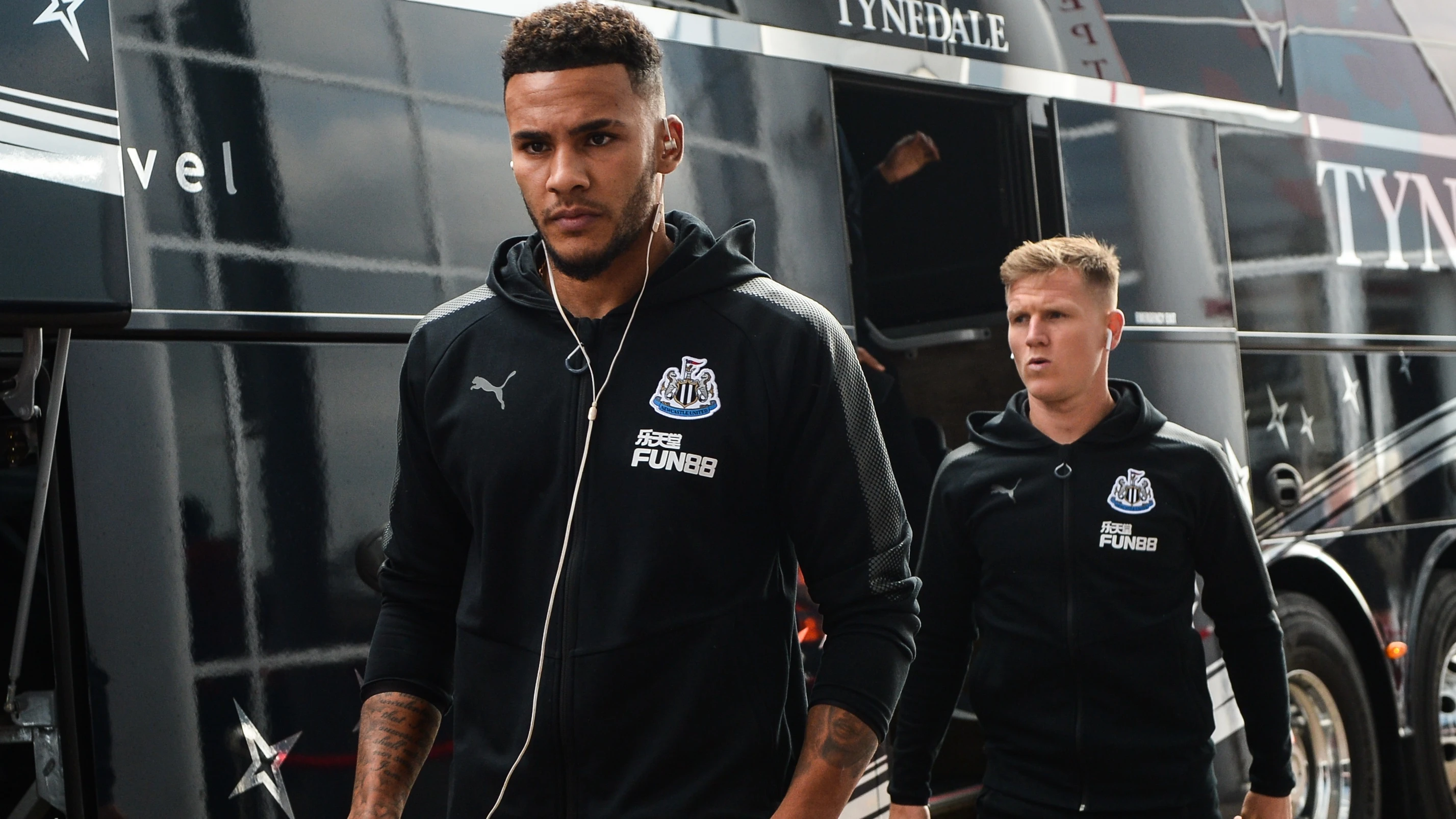 jamaal-lascelles-matt-ritchie-coach