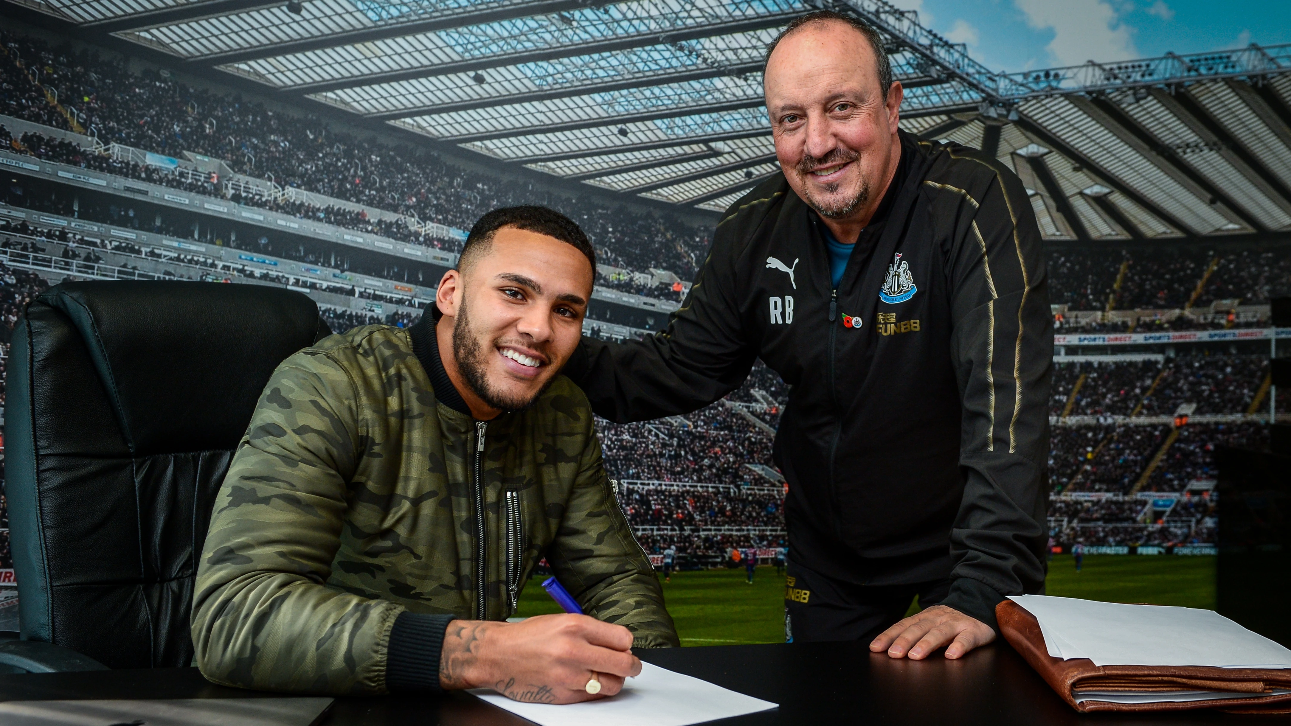 20181101-jamaal-lascelles-signs-new-contract