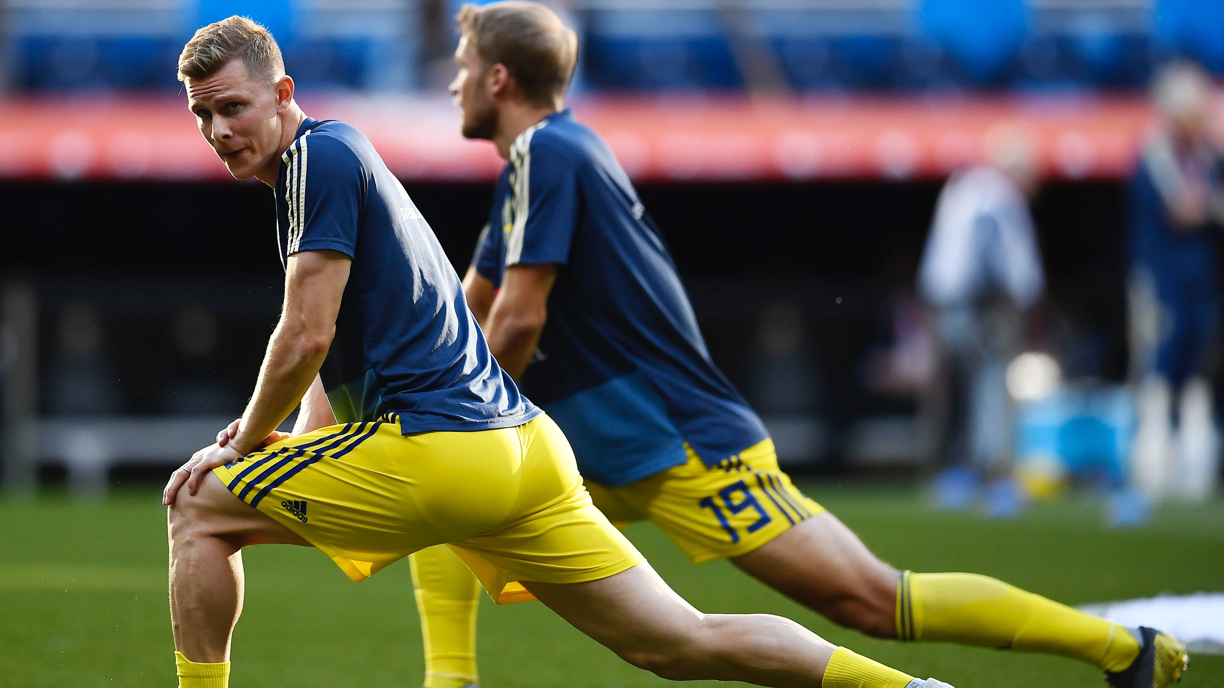 emil-krafth-sweden-warm-up