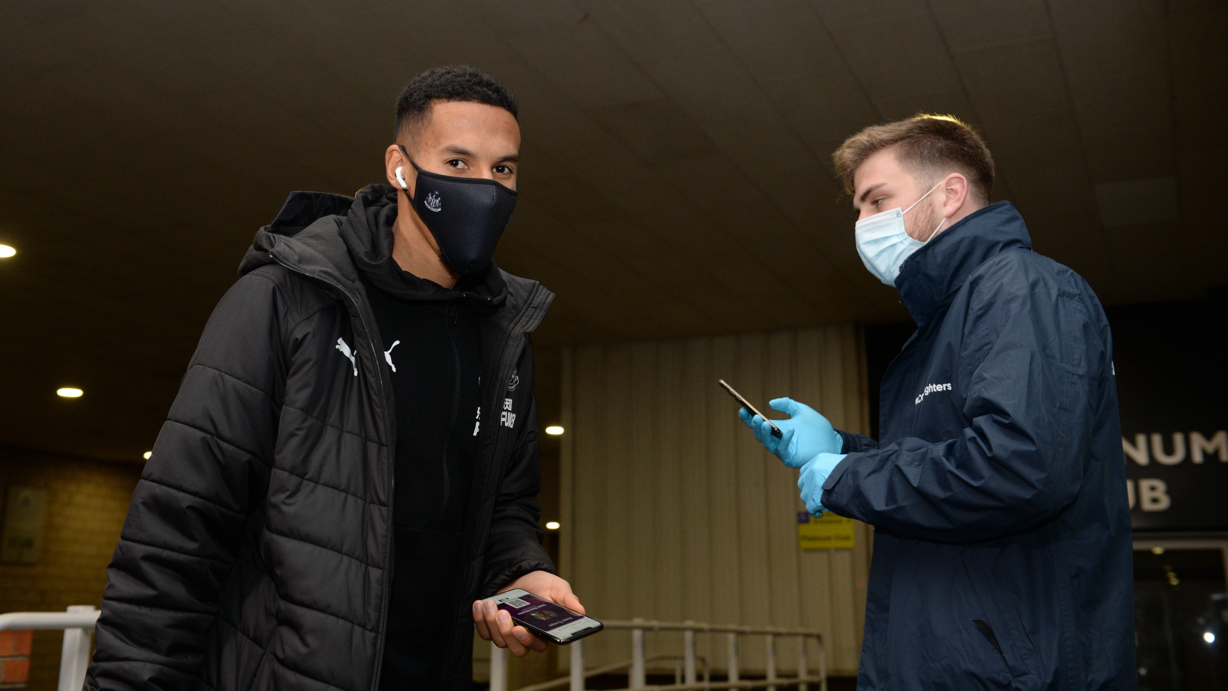 isaac-hayden-arrives-west-brom