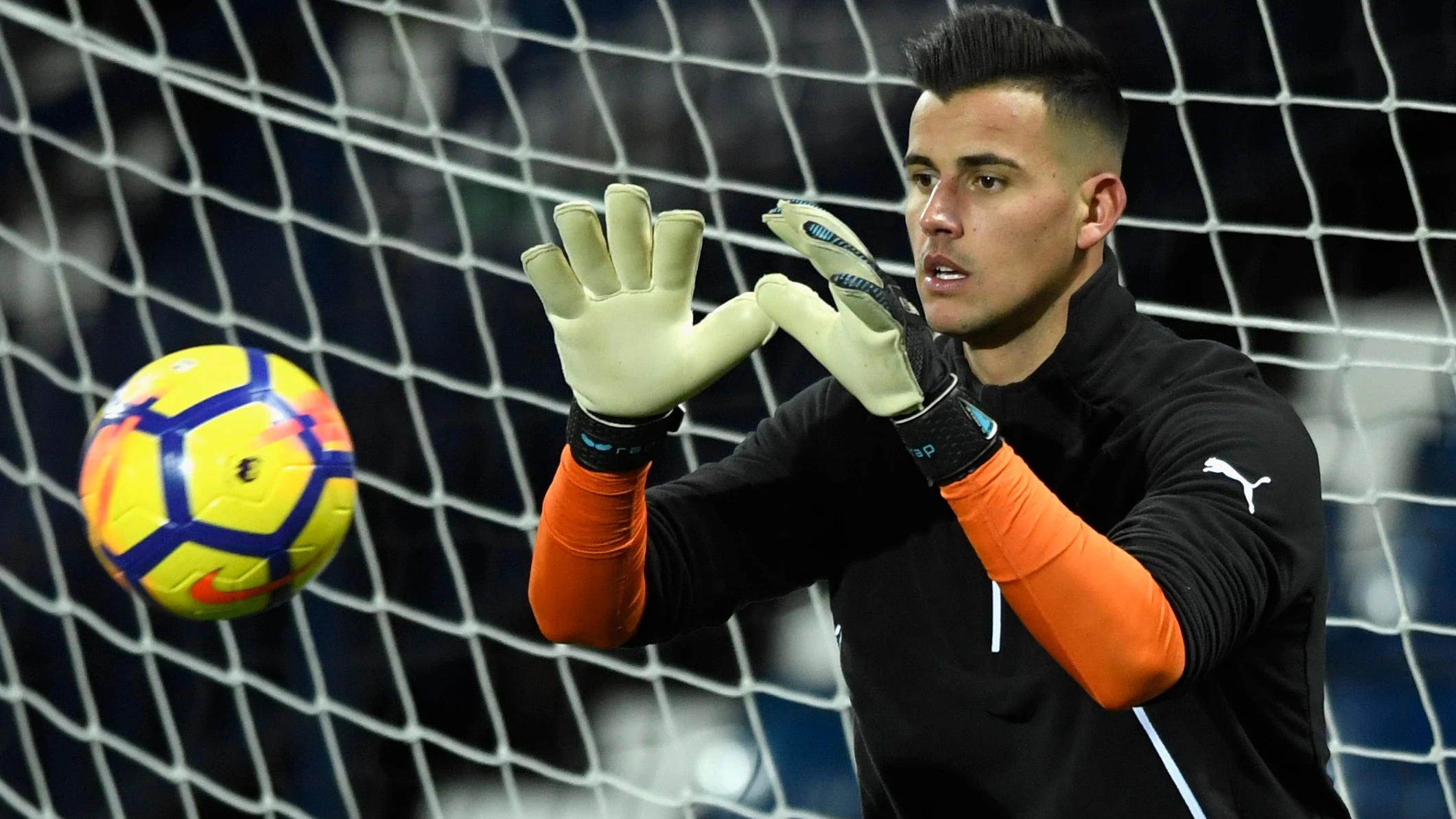 karl-darlow-west-brom-warm-up