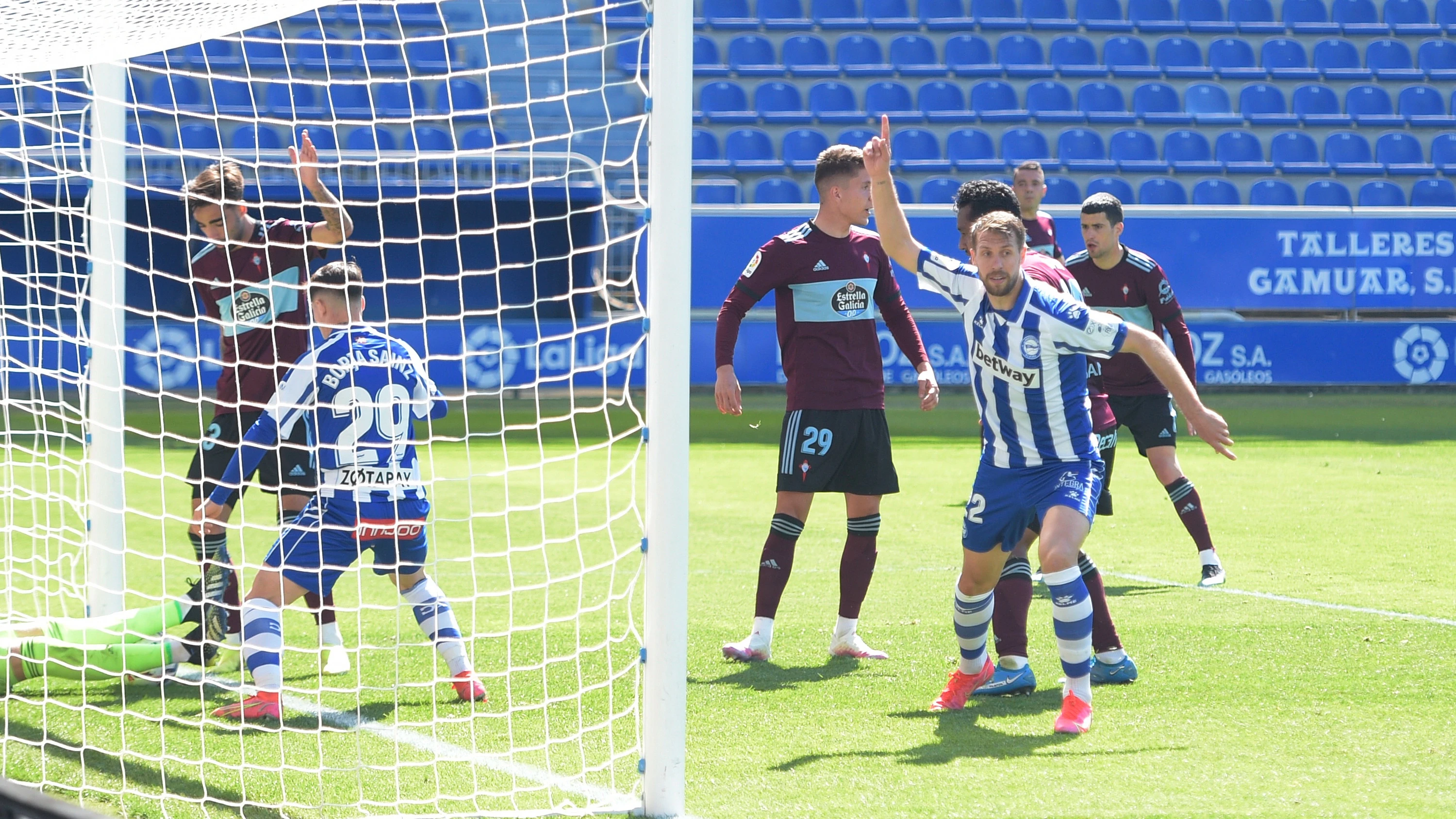 florian-lejeune-scores-alaves