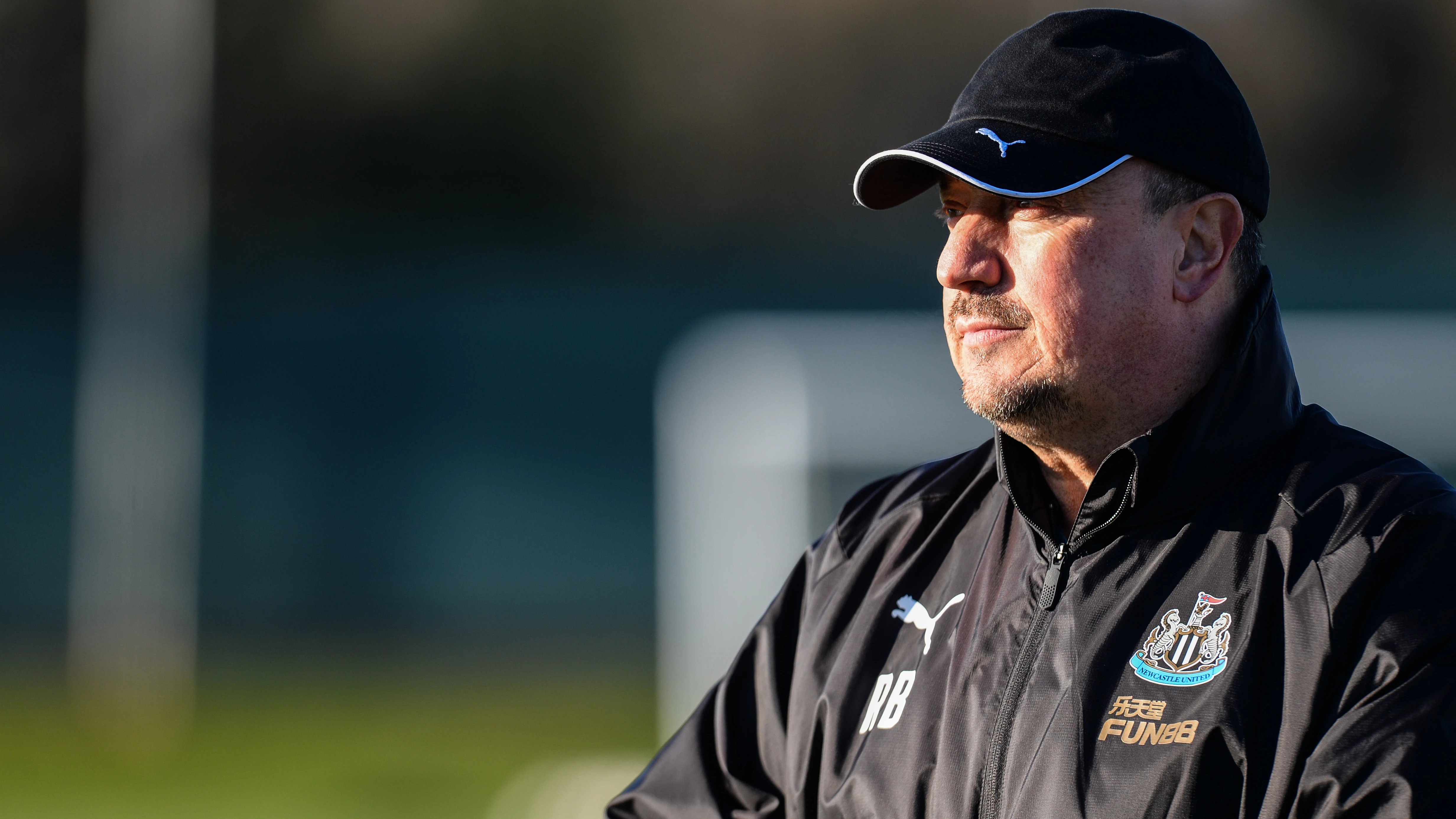 rafa-benitez-cap-watford-training