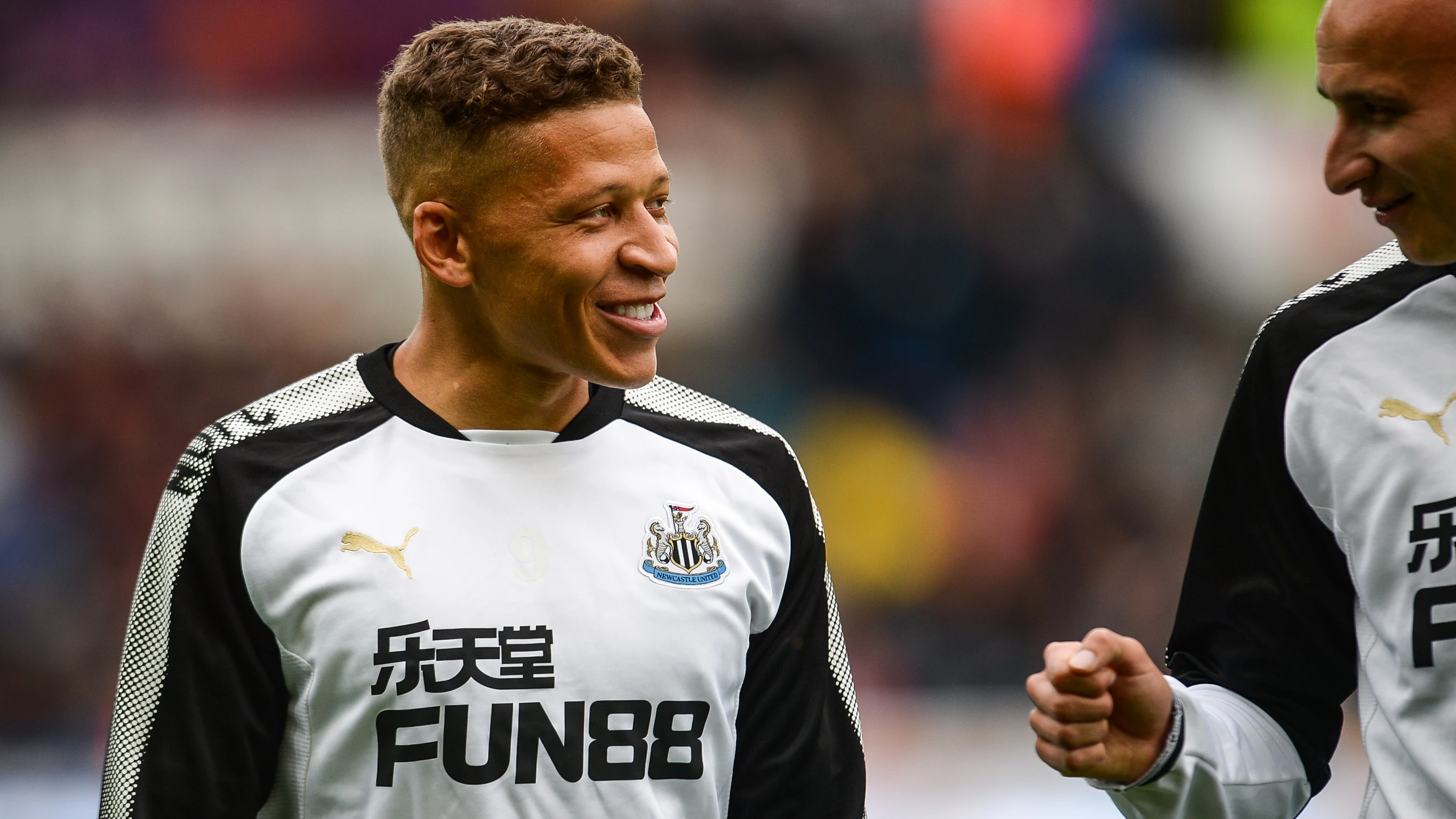 dwight-gayle-warm-up