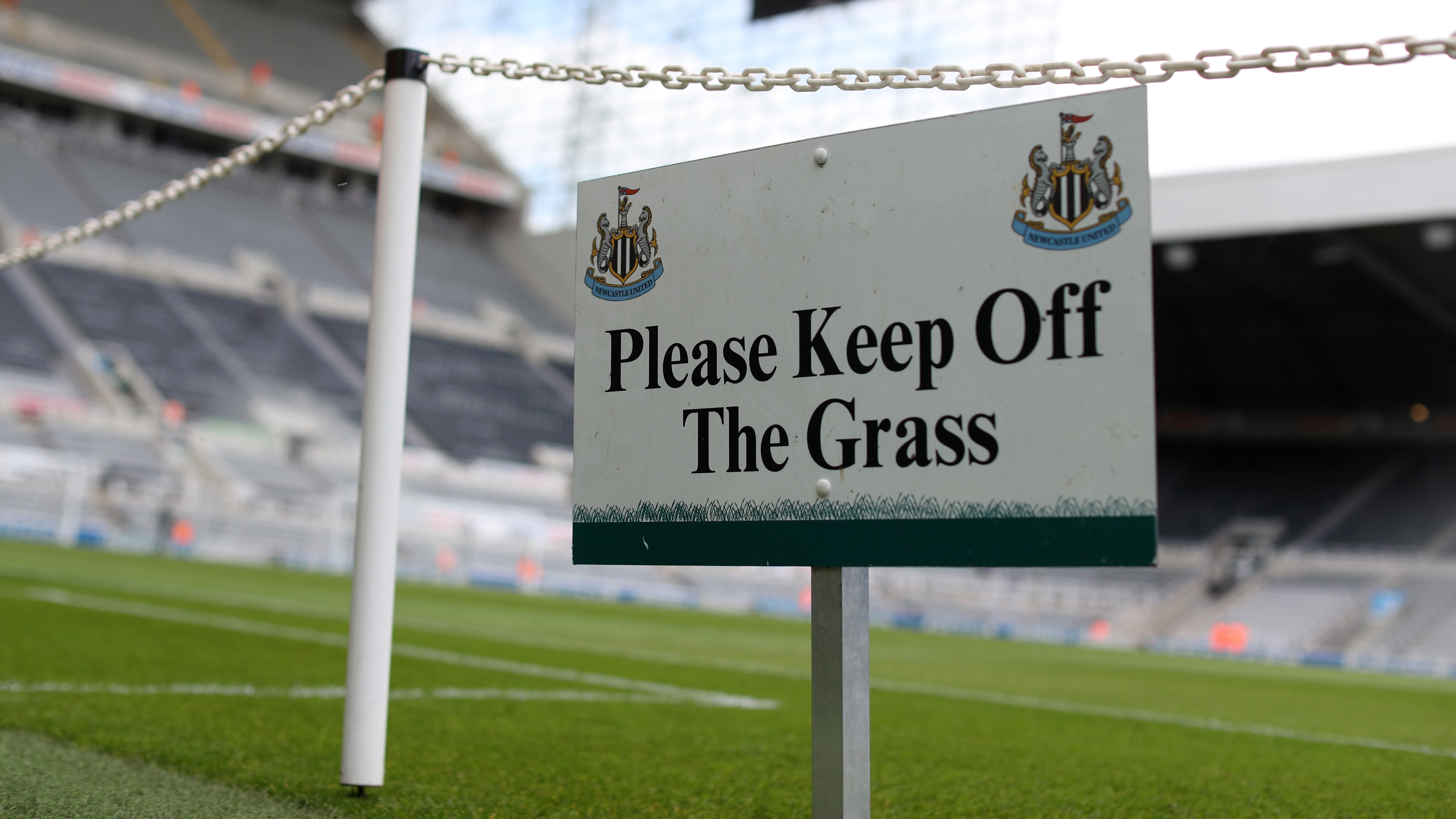 please-keep-off-the-grass-sign