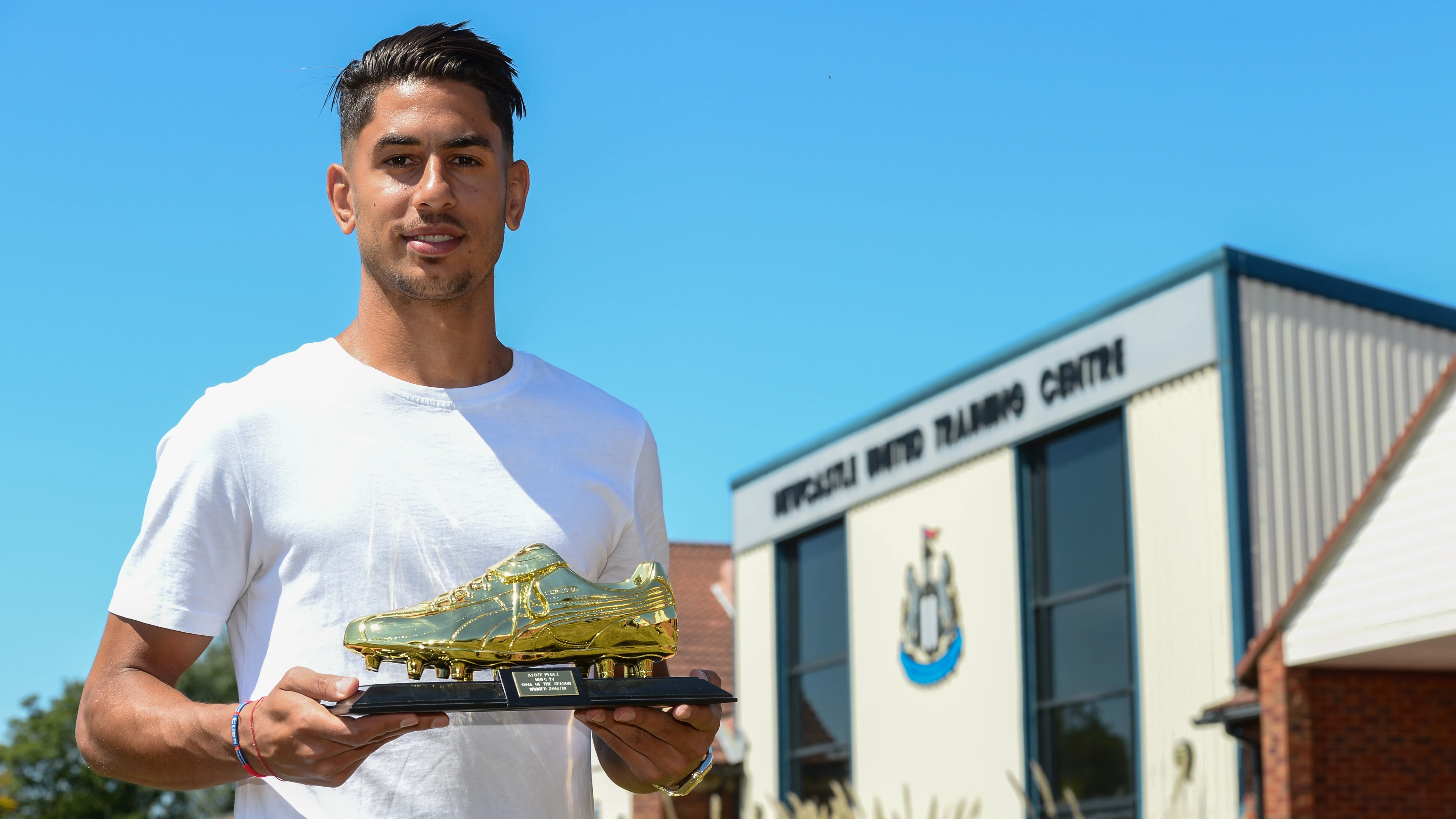 ayoze-perez-goal-of-the-season-trophy