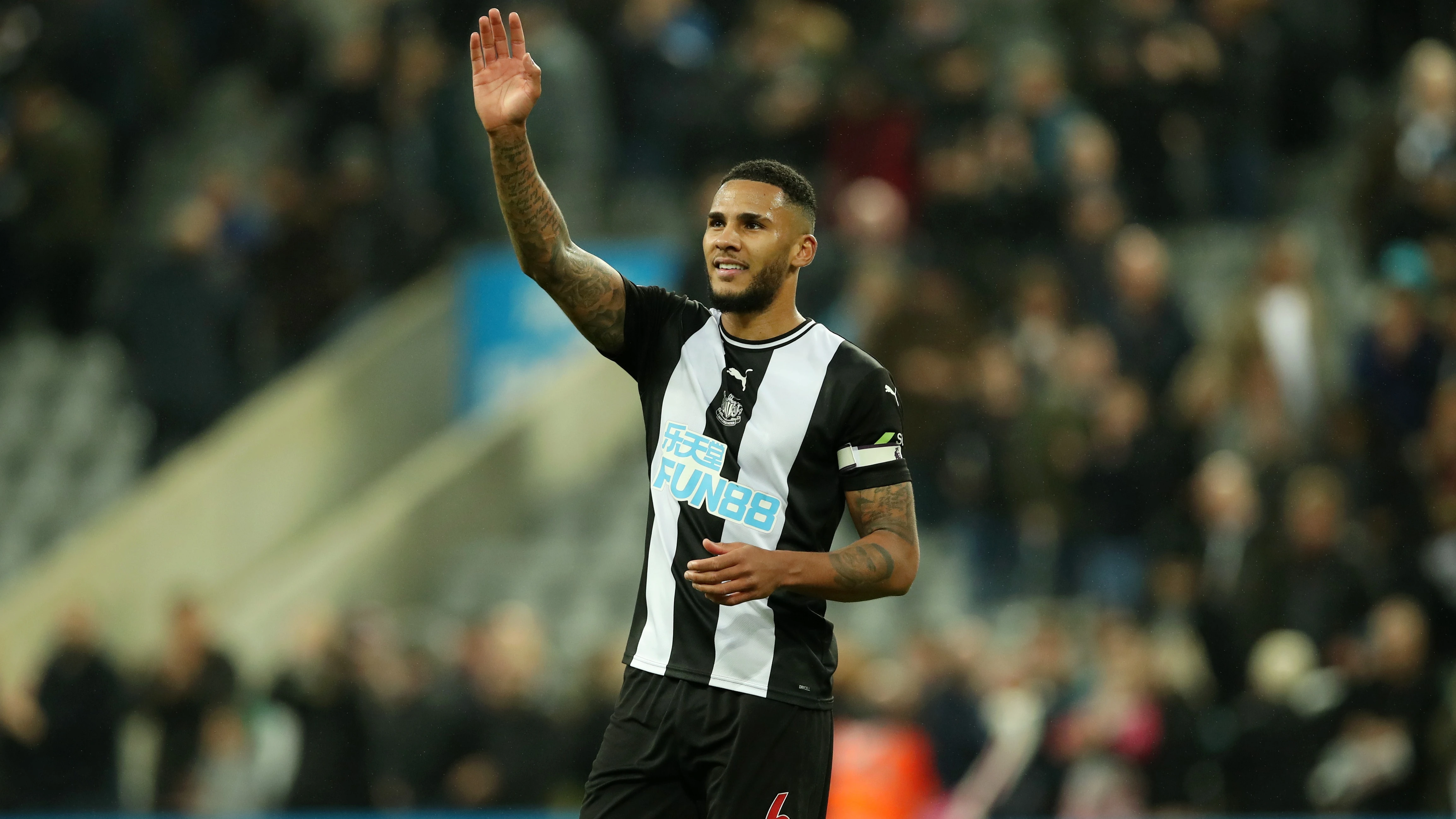 jamaal-lascelles-man-united-crowd