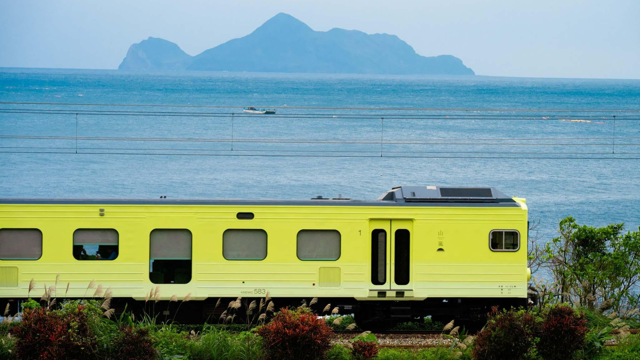 Shan-Lan & Hai-Feng: Sightseeing Trains, Public Transport, Design by SHYH JIA ENTERPRISE CO., LTD. , Taichung and archicake, Taipei. Manufactured for Taiwan Railway Corporation Ltd.