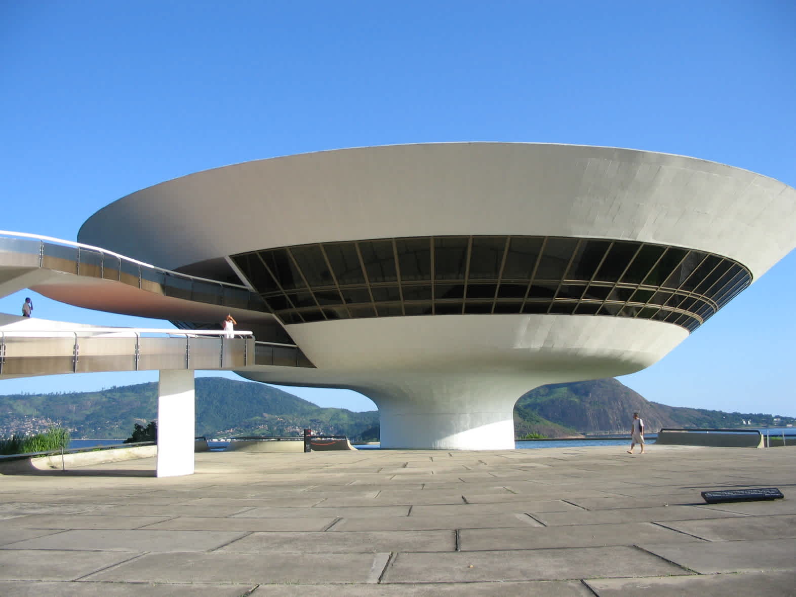 iF Magazine - A short History of Brazilian Design: Museu de Arte Contemporânea by Oscar Niemeyer.
