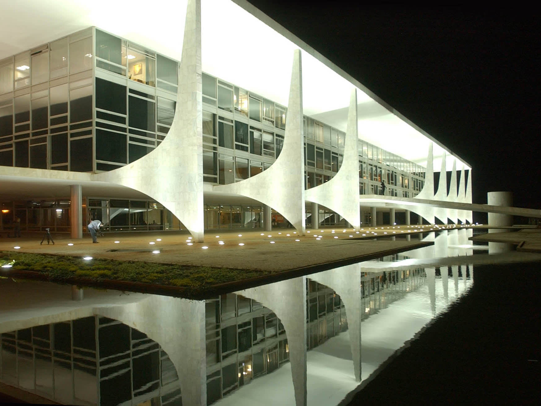 iF Magazine - A short History of Brazilian Design: Palacio do Panalto by Oscar Niemeyer.