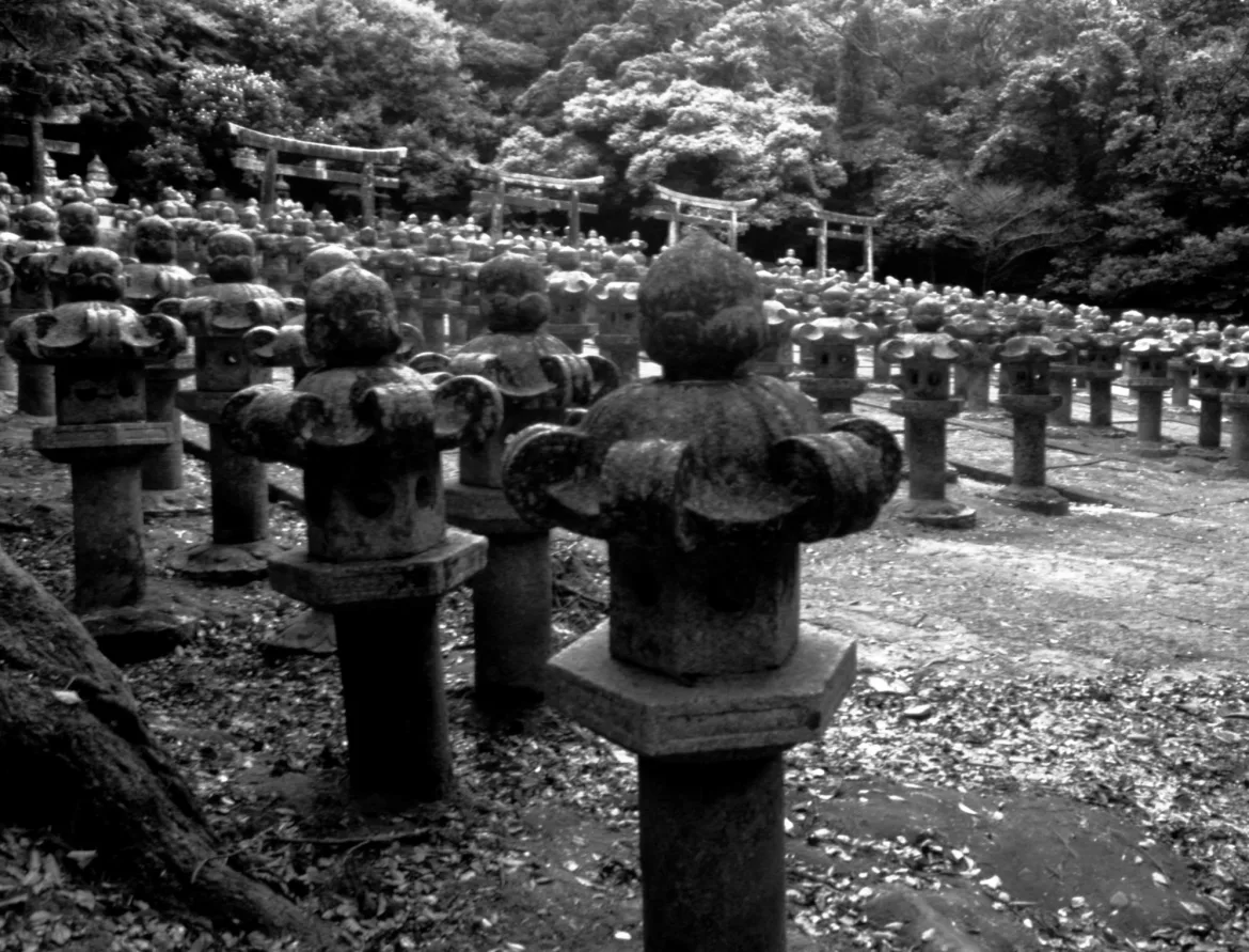 granite lanterns, dai shoin temple, hagi