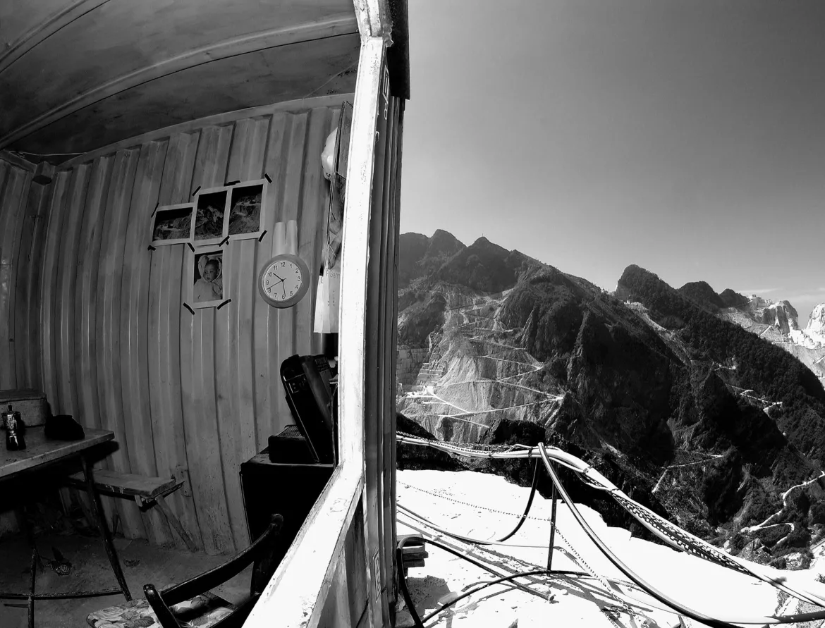 top of la facciata with window view into container