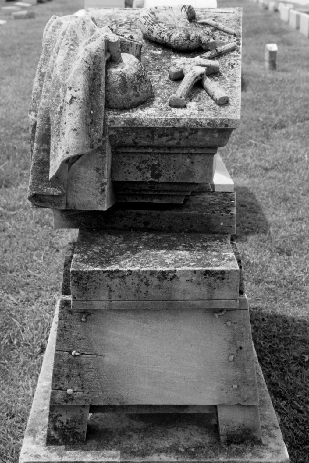 stonecutters tombstone, bedford, indiana
