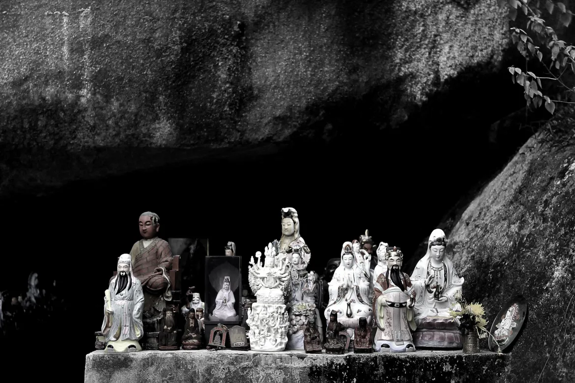 porcelain figurines, nan pu tuo si, xiamen