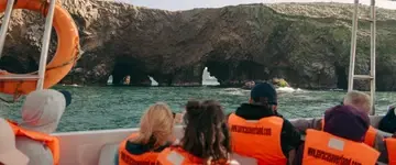 boottochtje-langs-rotskust-en-grotten