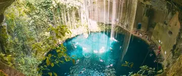 kristalheldere-cenote-in-grot-met-rotswanden