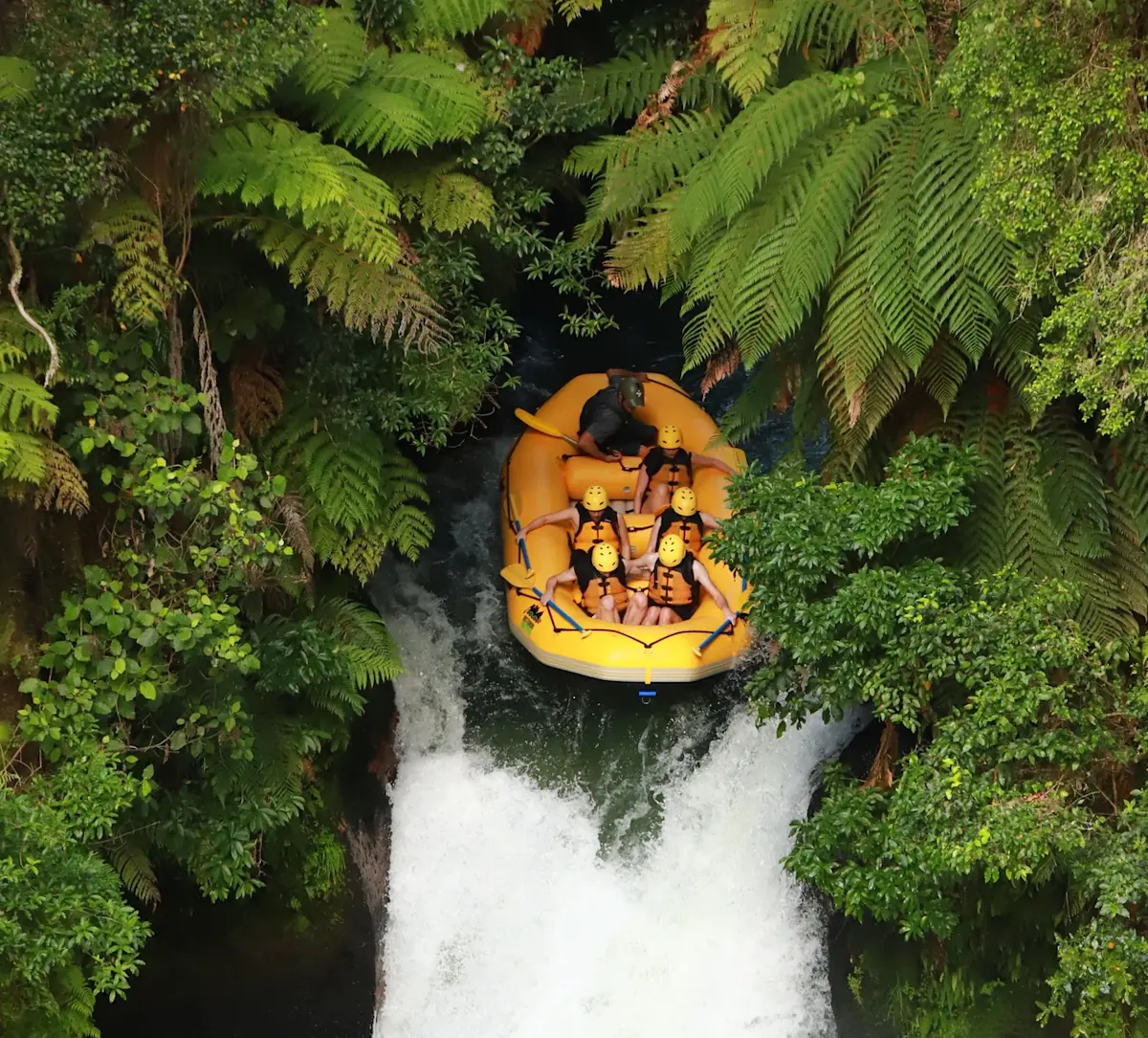 rafters-in-gele-boot-bergrivier &middot; new-zealand-north-to-south