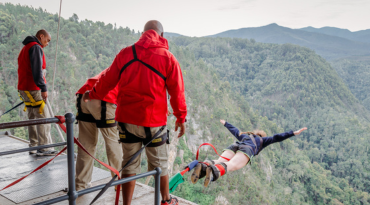 Durf jij te springen van de hoogste brug bungeejump ter wereld?