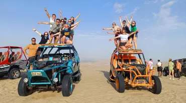 Sandboarden in magisch Huacachina