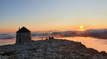 Beklim de majestueuze Mount Skåla