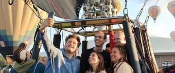 heteluchtballonnen-zwevend-boven-het-landschap &middot; viva-mexico
