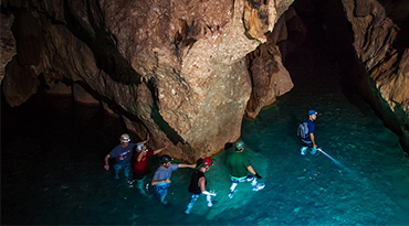 Zwemmen door de mysterieuze ATM Cave