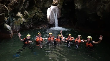 Zwem, klim en spring tijdens een canyoning