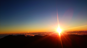 Beleef een magische zonsopgang boven de wolken op de Haleakalā-vulkaan
