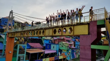 Bezoek het gekleurde dorpje Jodipan