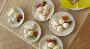 Proef van de meest verse mozzarella in Salerno