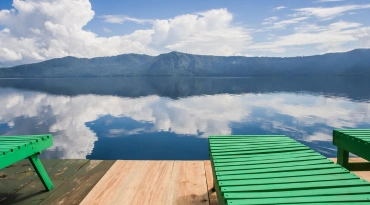 Word wakker aan het idyllische Laguna de Apoyo met uitzicht op vulkaan Mombacho