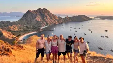 Komodo dragons spotten en snorkelen tijdens onze vierdaagse boottocht langs ontelbare eilandjes.