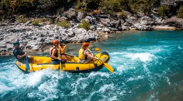 Zoek verkoeling en laat de adrenaline door je lijf gieren tijdens het raften en canyoning