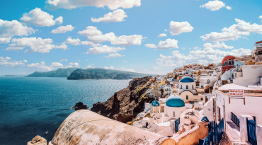 Wandel langs de kliffen in Santorini en aanschouw het mooiste kleurenspektakel van Griekenland.