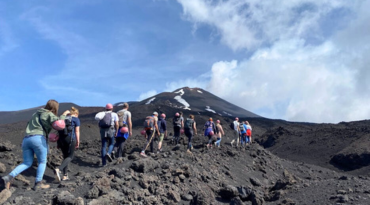 Beklim de Etna, de hoogste actieve vulkaan van Europa